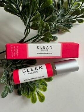 🍓Scent Idea🍓BNIB Clean 0.17 OZ STRAWBERRY FIELDS EDP Travel Rollerball Scent!